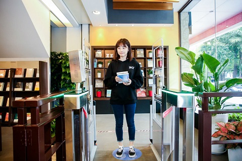 杭州铸淘网络科技有限公司｜杭州人可以刷脸买书了 全国最大新零售书店今起开业