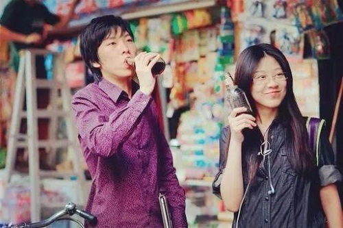 杭州天猫代运营一瓶风油精味的黑色汽水，雪藏十年后秒变网红 | 亚洲沙示重生记